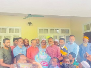 ভোলা পৌর ৫নং ওয়ার্ড বিএনপির ফুলের শুভেচ্ছা ও ভালবাসায় শিক্ত হলেন গোলাম নবী আলমগীর