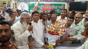 ভোলা পৌর বিএনপির ফুলের শুভেচ্ছায় ভালোবাসায় শিক্ত গোলাম নবী আলমগীর