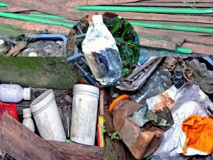 ভোলায় আ’লীগ নেতার অফিস থেকে বোমা তৈরির সরঞ্জাম, লগি-বইঠা উদ্ধার
