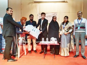 লালমোহনে অতিদরিদ্র ৫শত পরিবারের মাঝে শীতবস্ত্র বিতরণ