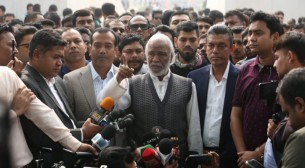 নতুন প্রজন্মের দিকে তাকিয়ে দেশ: মঈন খান