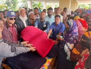 তজুমদ্দিনে শীতার্তদের মাঝে বিএনপি'র শীতবস্ত্র বিতরণ