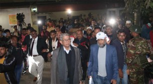 খালেদা জিয়াকে বিদায়ী শুভেচ্ছা জানাতে গুলশানে মির্জা ফখরুল