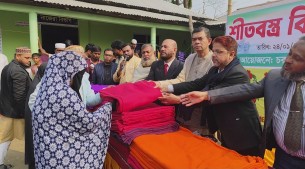 চরফ্যাশনে শীতার্তদের  মাঝে কম্বল বিতরণ