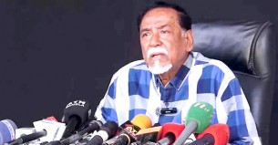 পাকিস্তানে ‘কমিশন ডে’ অনুষ্ঠানে যোগ দিলেন হাফিজ