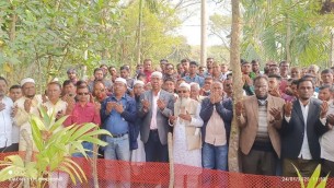চরফ্যাশনে বৈষম্যবিরোধী ছাত্র আন্দোলনে নিহতদের কবর জিয়ারত করলেন বিএনপি নেতা নাজিমউাদ্দন আলম