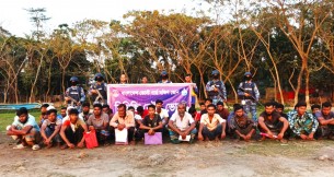 ভোলায় অ‌বৈধভা‌বে বালু উ‌ত্তোল‌নের সময় ১৭‌টি ড্রেজার ও বাল্ক‌হেডসহ ৩৭জন আটক