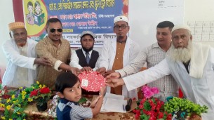 লালমোহনে মা সমাবেশ ও শ্রেষ্ঠ মা, শ্রেষ্ঠ শিক্ষার্থীকে সম্মাননা ড্রেস বিতরণ