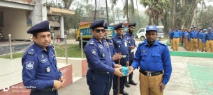 লালমোহনে আনসারদের ভালো কাজের জন্য পুরস্কৃত করলেন জেলা পুলিশ সুপার
