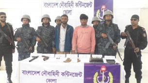 ভোলায় একটি পিস্তল ও পাইপ গান কার্তুজ ও দেশীয় অস্ত্রসহ ২ জন গ্রেপ্তার