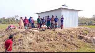 মনপুরায় রাতের আঁধারে জমি দখল করে ঘর উঠানোর অভিযোগ