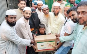 লালমোহনে শহিদ পরিবারের মাঝে তারেক রহমানের পক্ষে ঈদ উপহার বিতরণ
