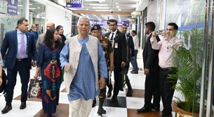 চীন সফর শেষে দেশে ফিরেছেন প্রধান উপদেষ্টা