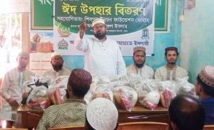 ভোলায় শিবপুর জামায়াতের পক্ষ থেকে দরিদ্রদের মাঝে ঈদ সামগ্রী বিতরণ