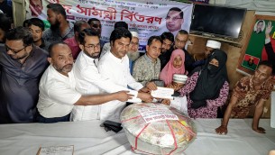 ভোলায় পুলিশের গুলিতে নিহত  আব্দুর   রহিমের পরিবারের মাঝে তারেক রহমানের পক্ষ থেকে ঈদের উপহার সামগ্রী বিতরণ