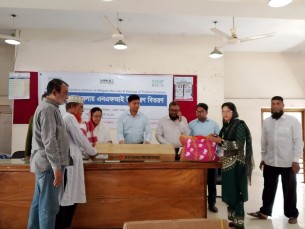 ভোলায় দুর্যোগ মোকাবেলায় সাইক্লোন শেল্টারে এনএফআই এর উপকরণ বিতরণ