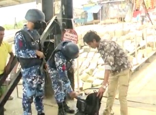 ভোলায় ঈদে ঘরমুখি যাত্রীদের নিরাপত্তায়  মেঘনা নদীতে কোস্টগার্ডের টহল