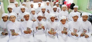 ভোলায় ২১ হাফেজকে দেওয়া হল সম্মাননা পাগড়ী