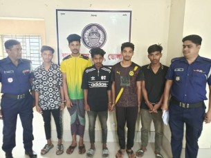 লালমোহনে কিশোর গ্যাংয়ের ৪ সদস্য আটক