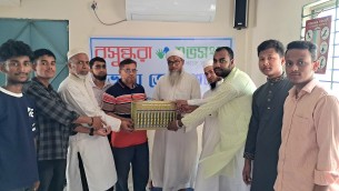 ভোলায় বসুন্ধরা শুভসংঘের দেয়া ধর্মীয় বই পেয়ে খুশি মাদরাসার শিক্ষক-শিক্ষার্থীরা