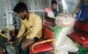 লালমোহনে রাতের আঁধারে সরকারি চাল পাচার