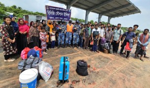 ভোলায় মেঘনা নদীতে ইঞ্জিন বিকল হয়ে ভাসতে থাকা ট্রলার থেকে যাত্রীকে উদ্ধার করেছে কোস্ট গার্ড