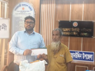 আগুনে ক্ষতিগ্রস্থ পরিবারের মাঝে নগদ অর্থ সহায়তা প্রদান করেন বোরহানউদ্দিনে ইউএনও