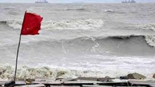 সব সমুদ্রবন্দরে তিন নম্বর সংকেত