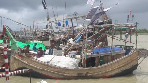 বঙ্গপোসাগরে ট্রলার ডুবিতে জেলে নিখোঁজ