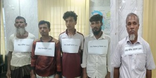 বোরহানউদ্দিনে নারীকে চুল কেটে ও জুতার মালা পড়িয়ে হেনস্থা, প্রধান আসামিসহ গ্রেপ্তার - ৫