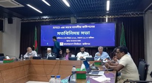 সাংবাদিকবান্ধব নীতিমালার আশ্বাস ইসির