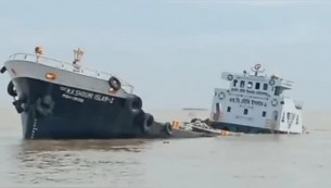 দৌলতখানের মেঘনায় সাড়ে ১৮ হাজার বস্তা সিমেন্টসহ কোষ্টার জাহাজ ডুবি