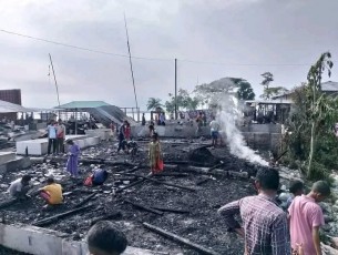 তজুমদ্দিনে স্লুইসগেট আড়তে ভয়াবহ অগ্নিকাণ্ডে ১৯ আড়ৎ ছাই