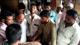 লালমোহন দেবীরচর বাজারে খাদ্যবান্ধব কর্মসূচির চাল বিতরণ