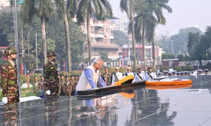 সশস্ত্র বাহিনীর বীর শহীদদের প্রতি প্রধান উপদেষ্টার শ্রদ্ধা