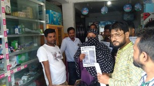 লালমোহন দেবীরচরে  শ্রমিকদলের সভাপতি লোকমান হোসেনের উদ্যোগে লিফলেট বিতরণ