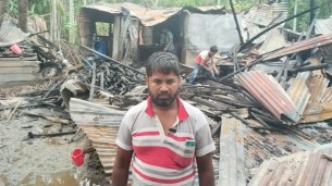 লালমোহনে আগুনে পুড়ে ছাই অটোরিকশা চালকের বসতঘর