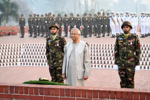 জাতীয় স্মৃতিসৌধে শহীদদের প্রতি প্রধান উপদেষ্টার শ্রদ্ধা নিবেদন