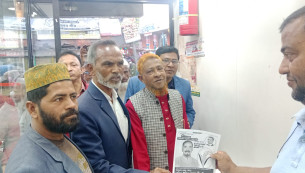 লালমোহনে ধানের শীষের পক্ষে কৃষক দলের নেতৃবৃন্দের প্রচারণা
