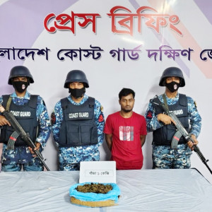 ভোলায় কোস্ট গার্ডের অভিযানে গাঁজাসহ মাদক কারবারি আটক