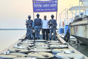 ভোলায় কোষ্টগার্ডের অভিযানে ৪ হাজার লিটার অবৈধ জ্বালানি তেল জব্দ