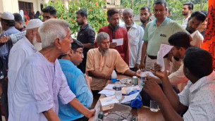 বোরহানউদ্দিনে দ্বিতীয় দিনে স্কয়ারের ফ্রি হেলথ ক্যাম্পে  চিকিৎসাসহ ঔষধ পেলো কয়েক হাজার মানুষ