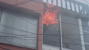ভোলা শহরের চকবাজারে শাড়ির দোকানের দুই গোডাউনে অগ্নিকাণ্ড