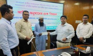 ভোলায় ১৩ অসহায় ও প্রতিবন্ধী ব্যক্তিকে চিকিৎসা অনুদান বিতরণ