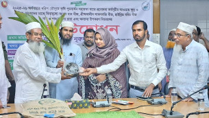 চরফ্যাশন ১৮ হাজার কৃষকের মাঝে বীজ সার ও চারা বিতরণ