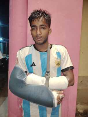 লালমোহনের বদরপুর যেন আরেক জঙ্গল সলিমপুর: আসামি ধরতে গিয়ে পুলিশের ওপর হামলা