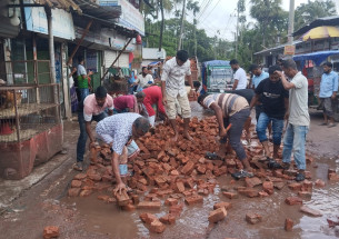 ভোলায় বিএনপি নেতা শোয়েবের ব্যক্তিগত উদ্যোগে সড়ক সংস্কার