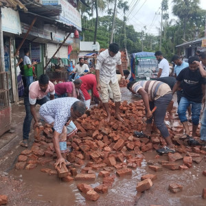ভোলায় বিএনপি নেতা শোয়েবের ব্যক্তিগত উদ্যোগে সড়ক সংস্কার