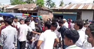 বোরহানউদ্দিনে শিক্ষার্থীদের সড়ক অবরোধ বিক্ষোভ