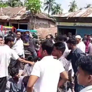 বোরহানউদ্দিনে শিক্ষার্থীদের সড়ক অবরোধ বিক্ষোভ